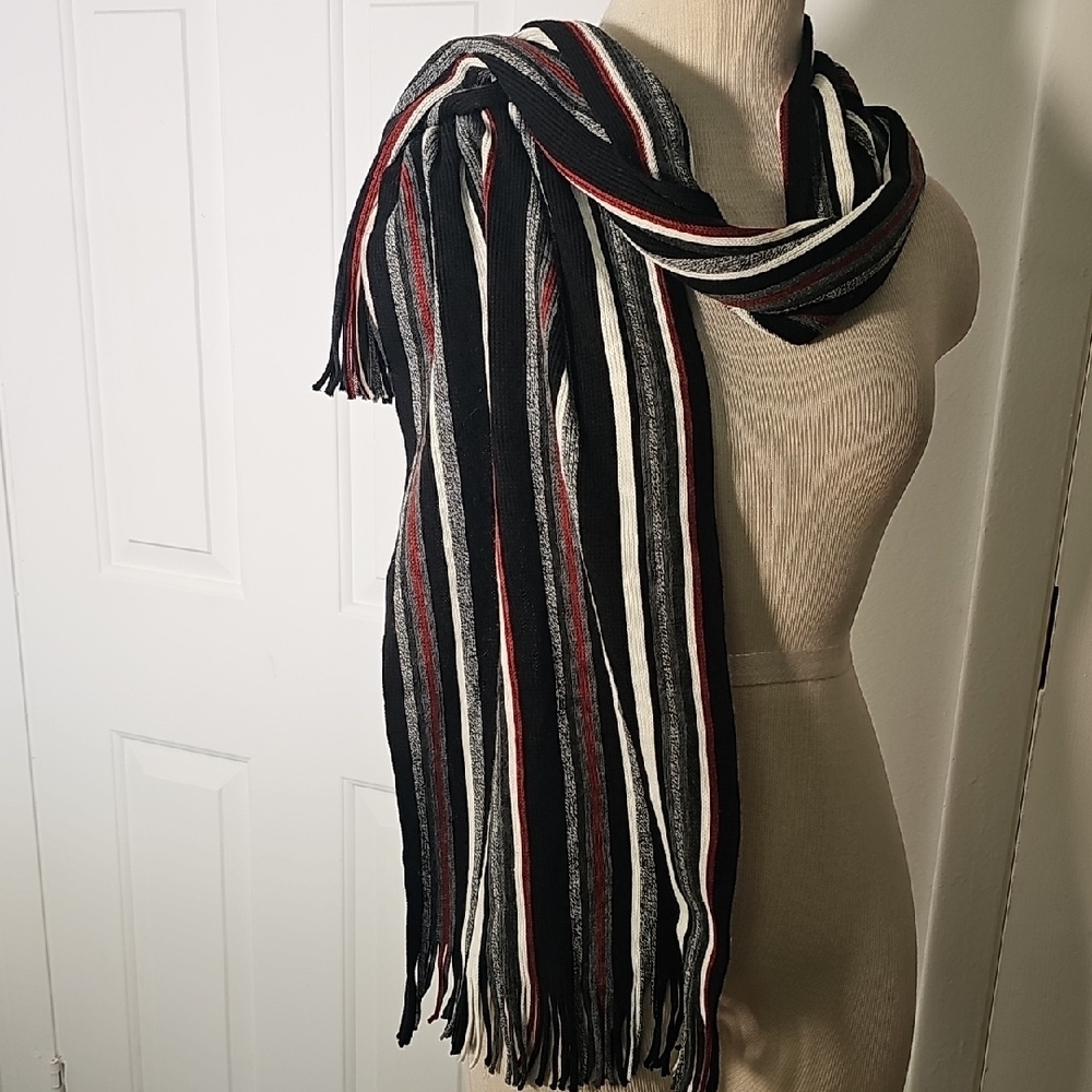 Striped Black and White Scarf with Red Accents. 31X15. Excelent Condition‎